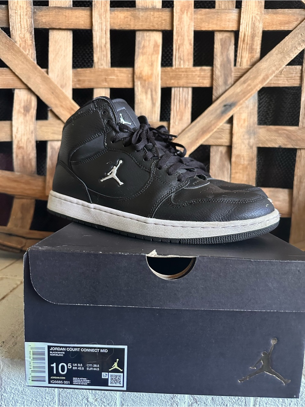 Jordan court connect mid 10.5 sneaker